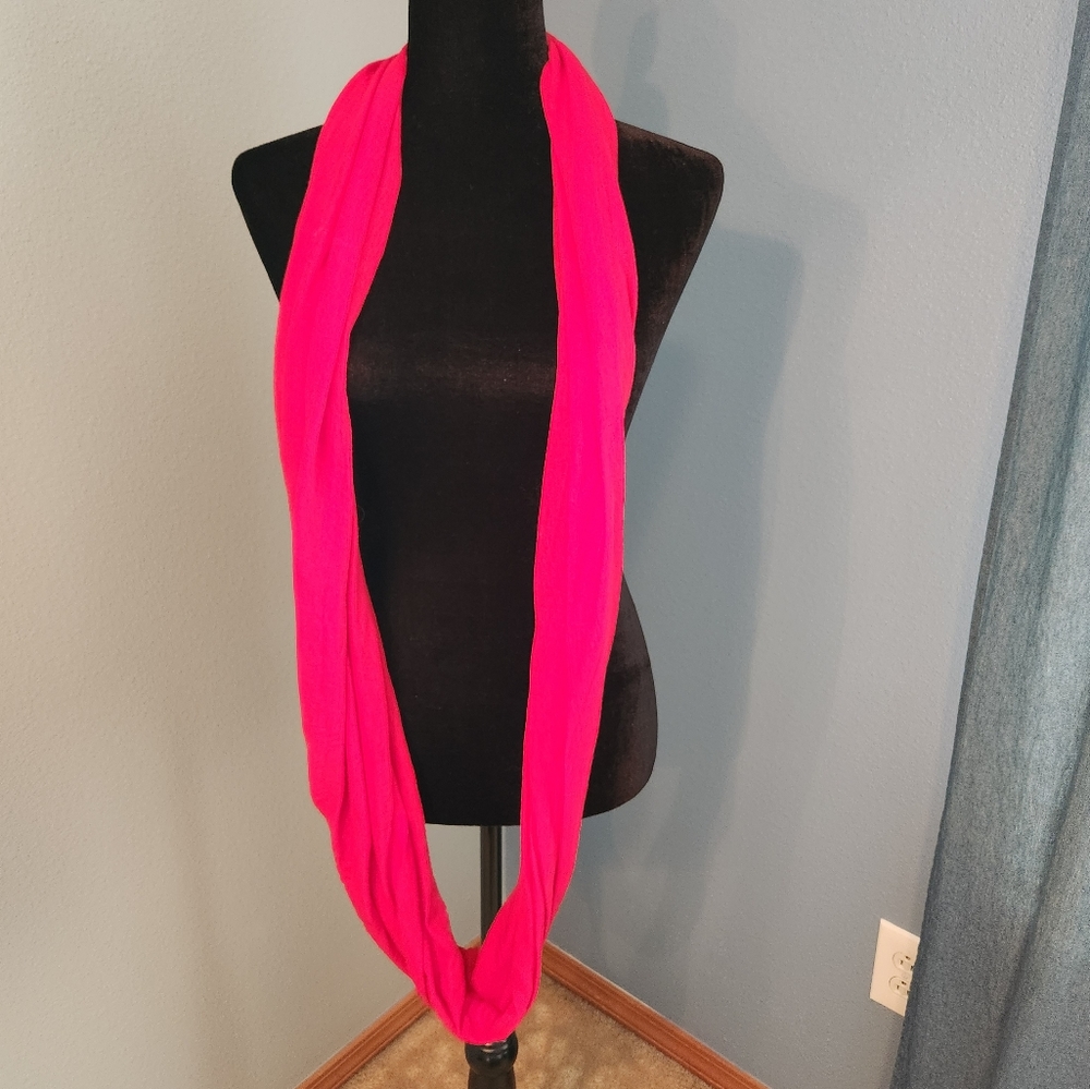 ๐ Red Infinity Scarf/wrap - Picture 5 of 7